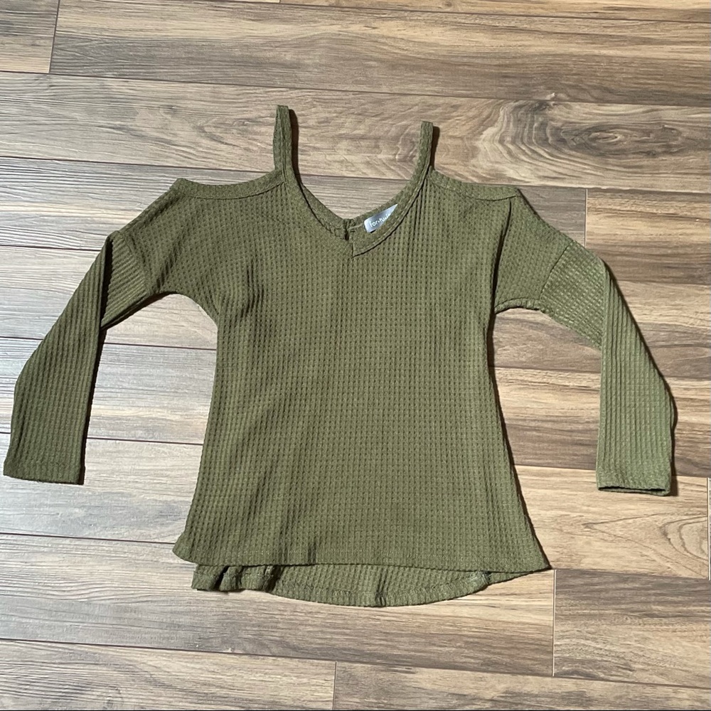 Fortuity Olive Cold Shoulder Sweater, Small